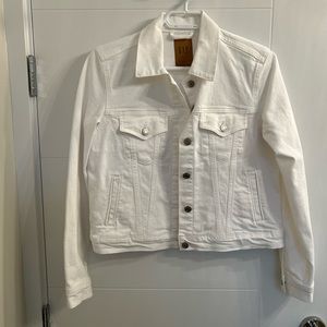 NWOT The Gap White Jean Jacket. Size S. Perfect Condition